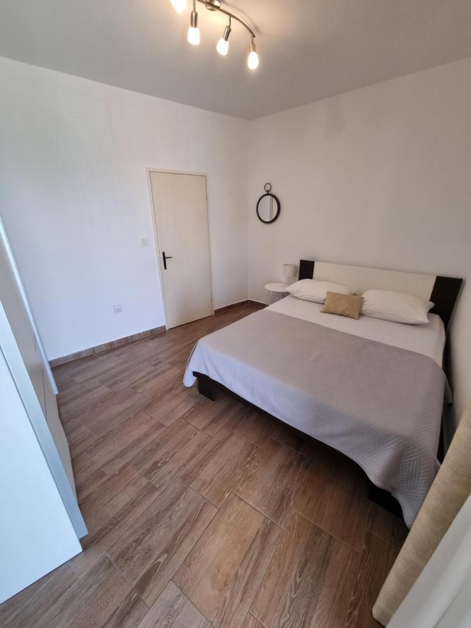 Apartman Smoljic 4+2 พรีมอชเตน ภายนอก รูปภาพ