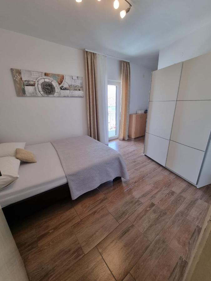 Apartman Smoljic 4+2 พรีมอชเตน ภายนอก รูปภาพ