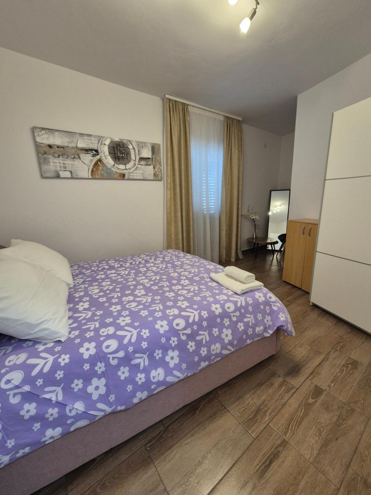 Apartman Smoljic 4+2 พรีมอชเตน ภายนอก รูปภาพ